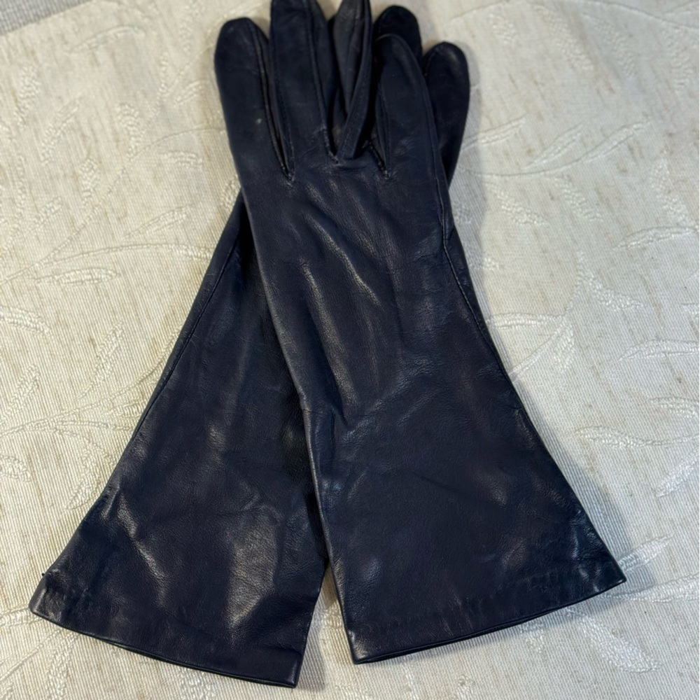 Nordstrom vintage women’s soft Antron nylon‎ gloves Navy. 11” long. Size 7